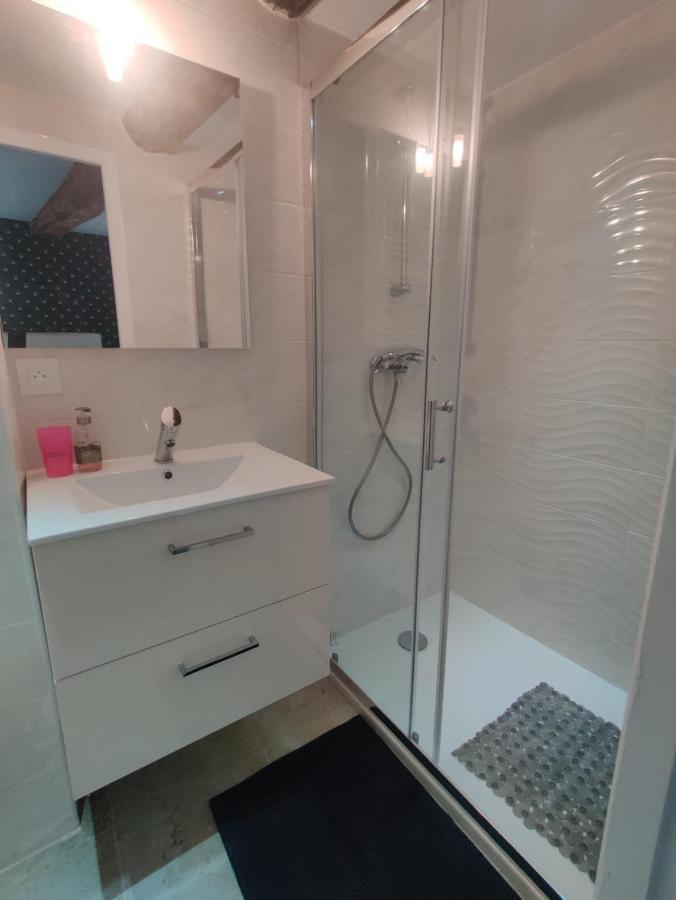 Logement Neuf Centre Du Village Aux Pieds Du Chateau Grimaud Dış mekan fotoğraf