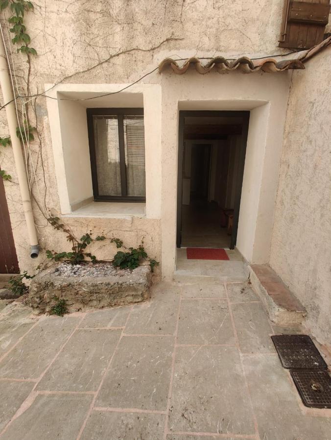 Logement Neuf Centre Du Village Aux Pieds Du Chateau Grimaud Dış mekan fotoğraf