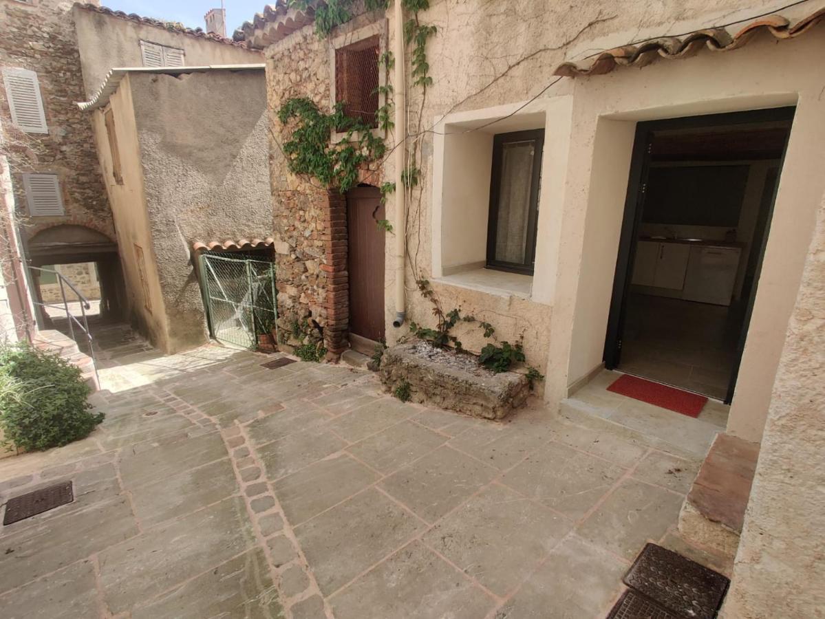 Logement Neuf Centre Du Village Aux Pieds Du Chateau Grimaud Dış mekan fotoğraf