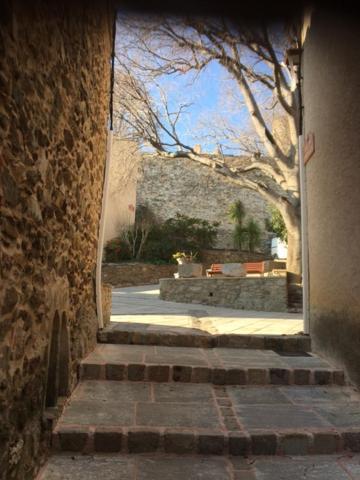 Logement Neuf Centre Du Village Aux Pieds Du Chateau Grimaud Dış mekan fotoğraf