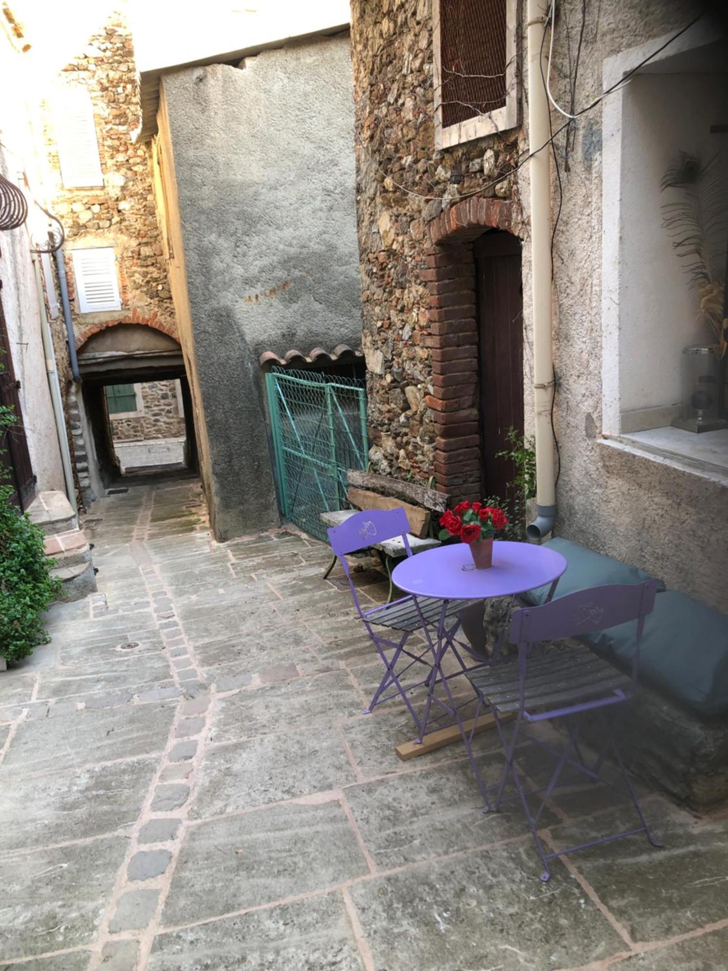 Logement Neuf Centre Du Village Aux Pieds Du Chateau Grimaud Dış mekan fotoğraf